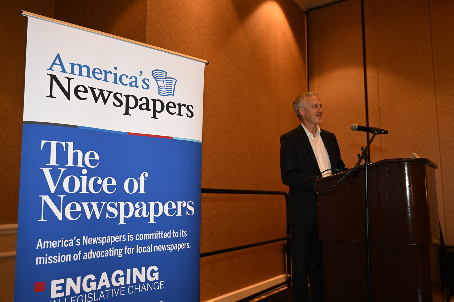 Dean Ridings, CEO of America's Newspapers, introduces the first Solutions Showcase.  Showcases were presented during the Senior Leadership Conference by TownNews, Legacy.com, Easy Tax Credits, OwnLocal, AdCellerant and Lineup. (Photo by Jeff Strout)