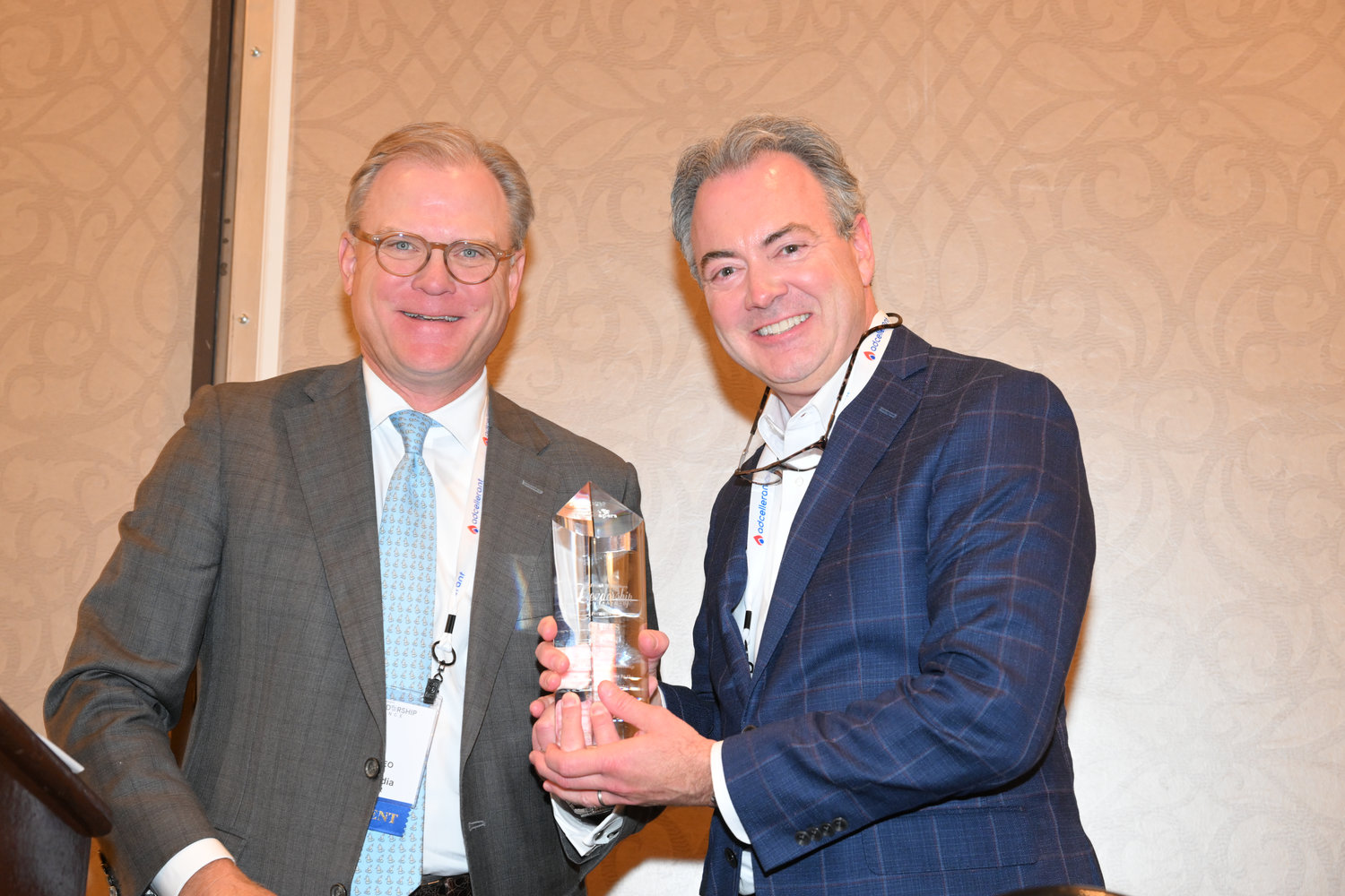 Nat Lea, president and CEO of WEHCO Media, and Chris Reen, the 2022 recipient of the Frank W. Mayborn Leadership Award. (Photo by Jeff Strout)