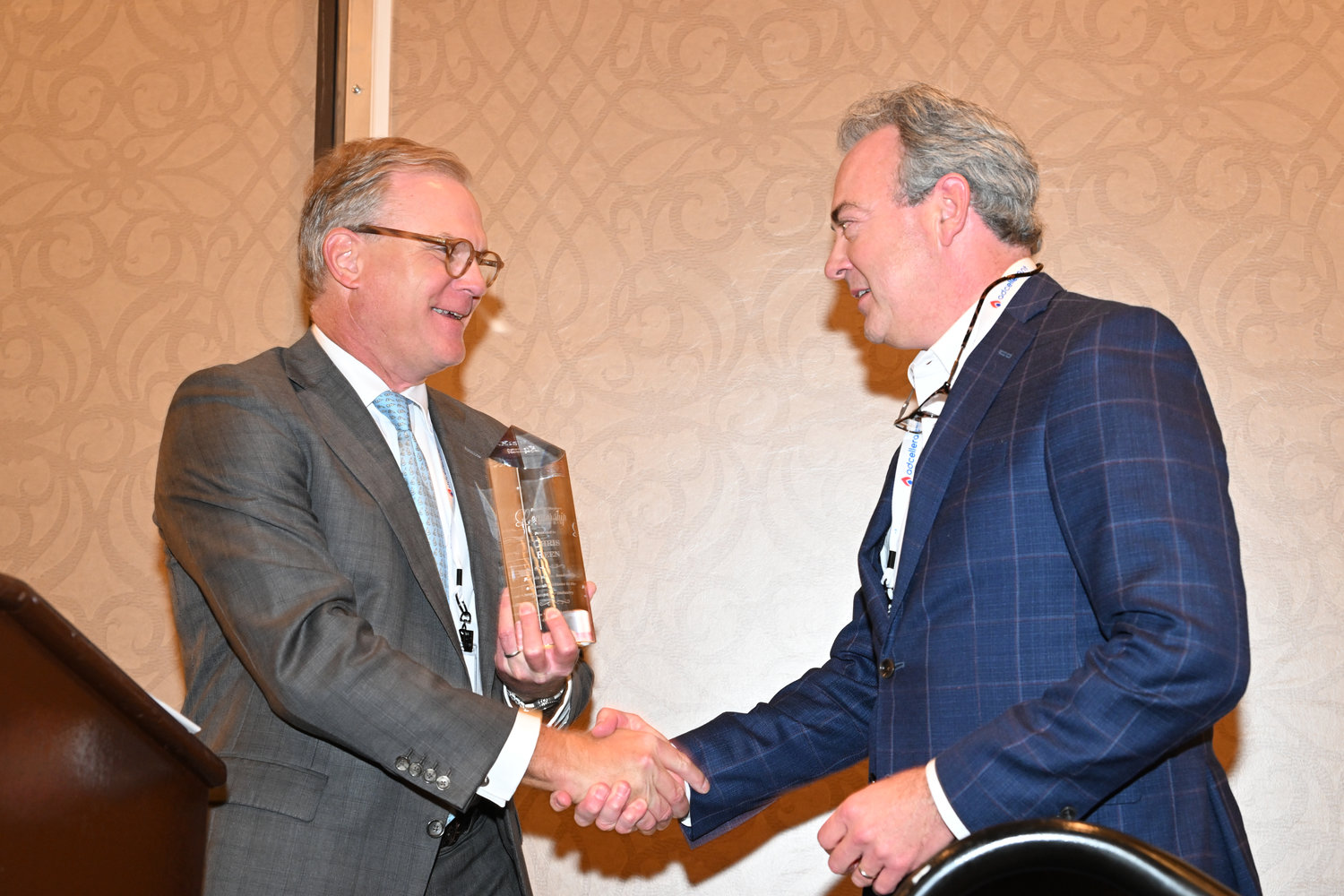 In presenting the Frank W. Mayborn Leadership Award to Chris Reen, president and CEO of Clarity Media Group, America's Newspapers President Nat Lea said Reen was "exactly the right person to steer this association through its first year as president." (Photo by Jeff Strout)