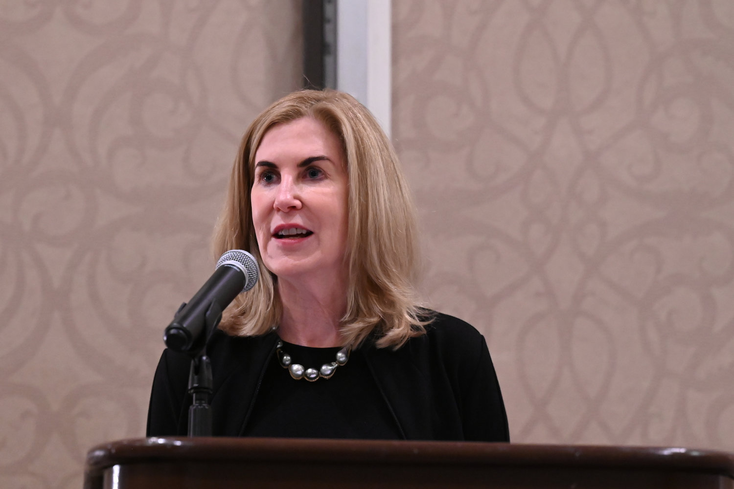 Lissa Walls Cribb, CEO of Southern Newspapers, announced the recipients of the 2022 Carmage Walls Commentary Prize, named in honor of her father, the late Benjamin Carmage Walls. The award recognizes courageous, outstanding commentary on local issues. (Photo by Jeff Strout)
