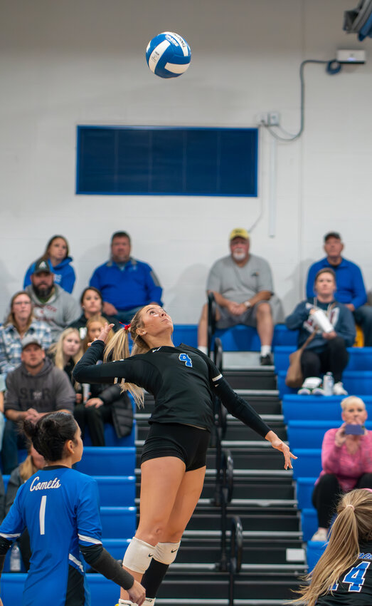 Sophie Buysse skies up for a kill attempt.