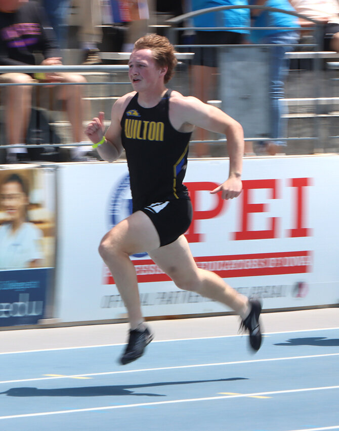 Blaine Dohrmann runs the 400-meter dash