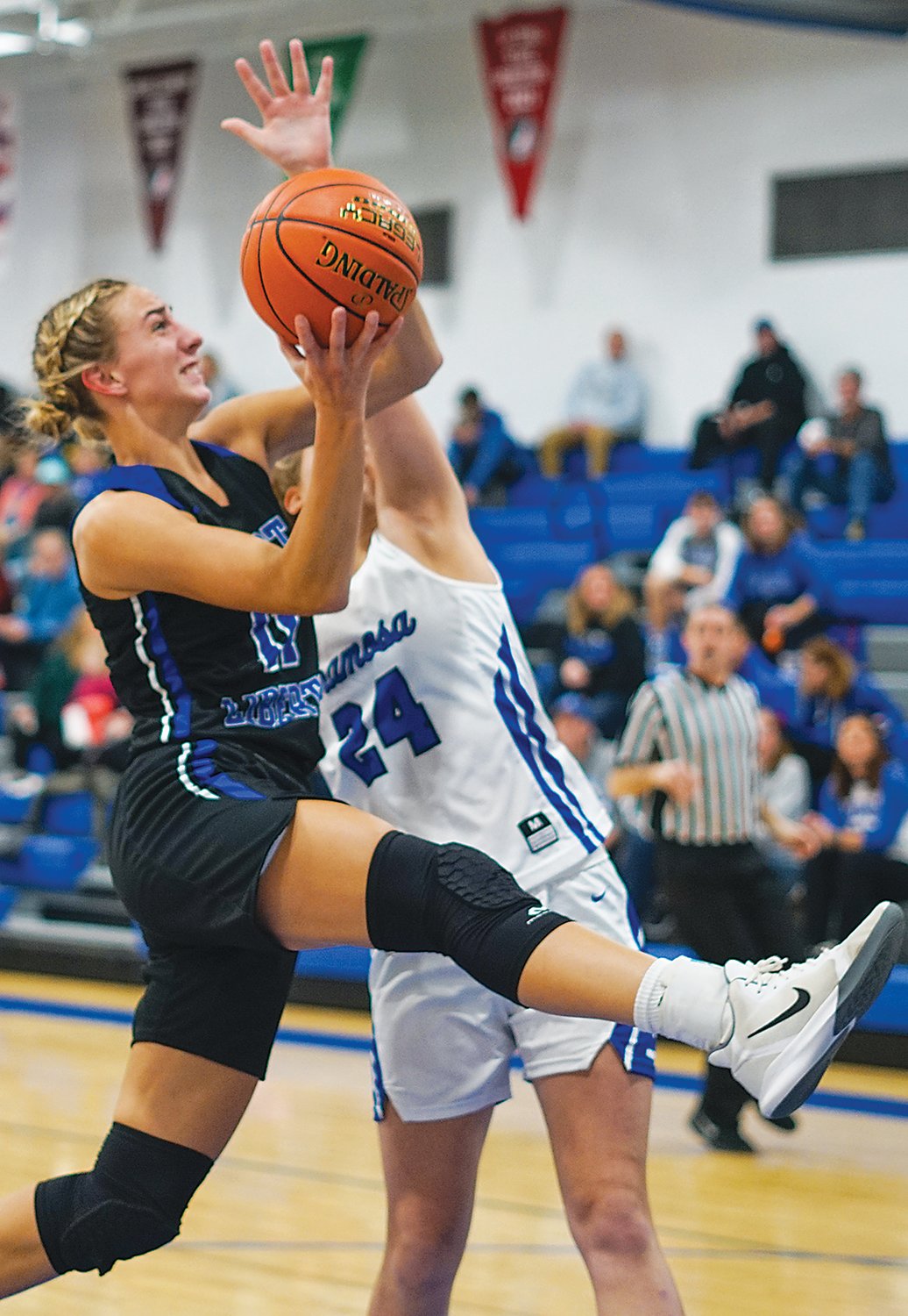 Senior Macy Daufeldt drives to the basket for the Comets against Anamosa last week.