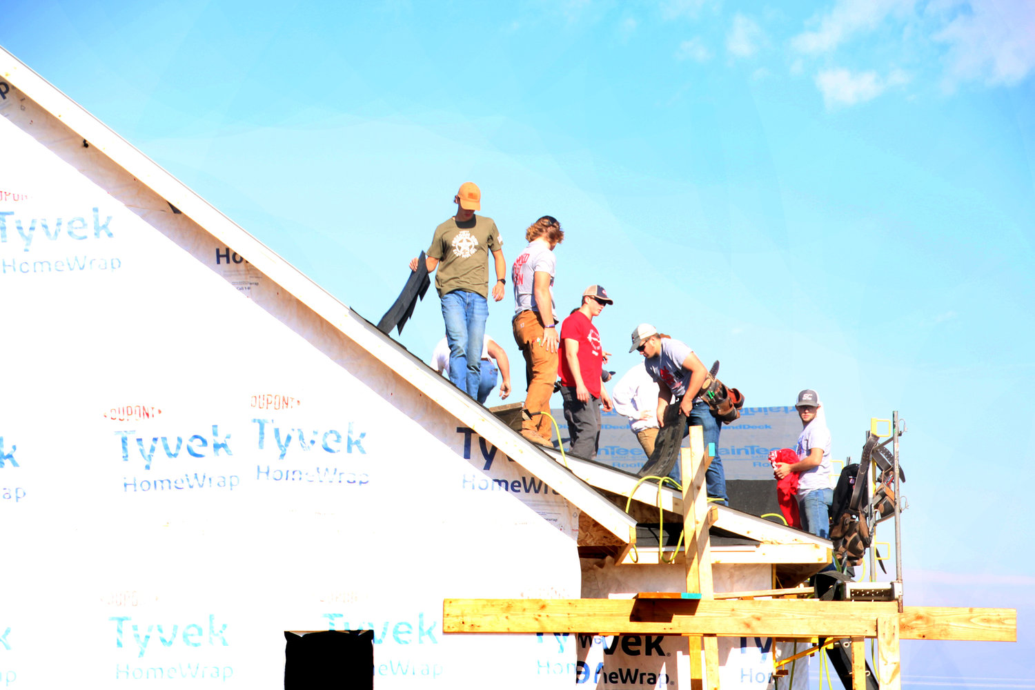 North Scott students roof a home in Eldridge's Grunwald addition.