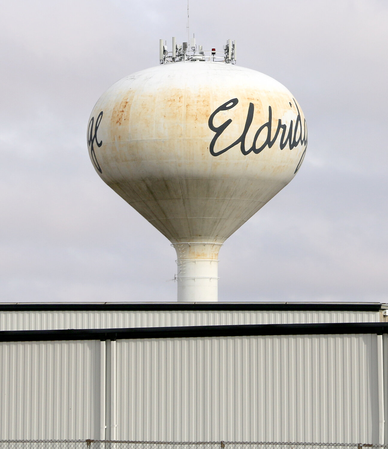 $580K contract spiffs up Eldridge water tower | North Scott Press