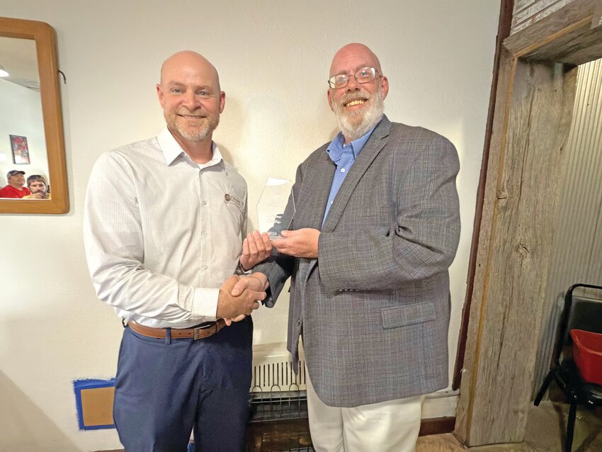 Society of St. Vincent de Paul president Andy Graf (left)
accepts the award for 2025 Jackie Wengert Memorial
Citizen of the Year from Perry County Republic-Monitor
advertising manager Natalie Rush ahead of last week’s reception. Graf was traveling and unable to attend.