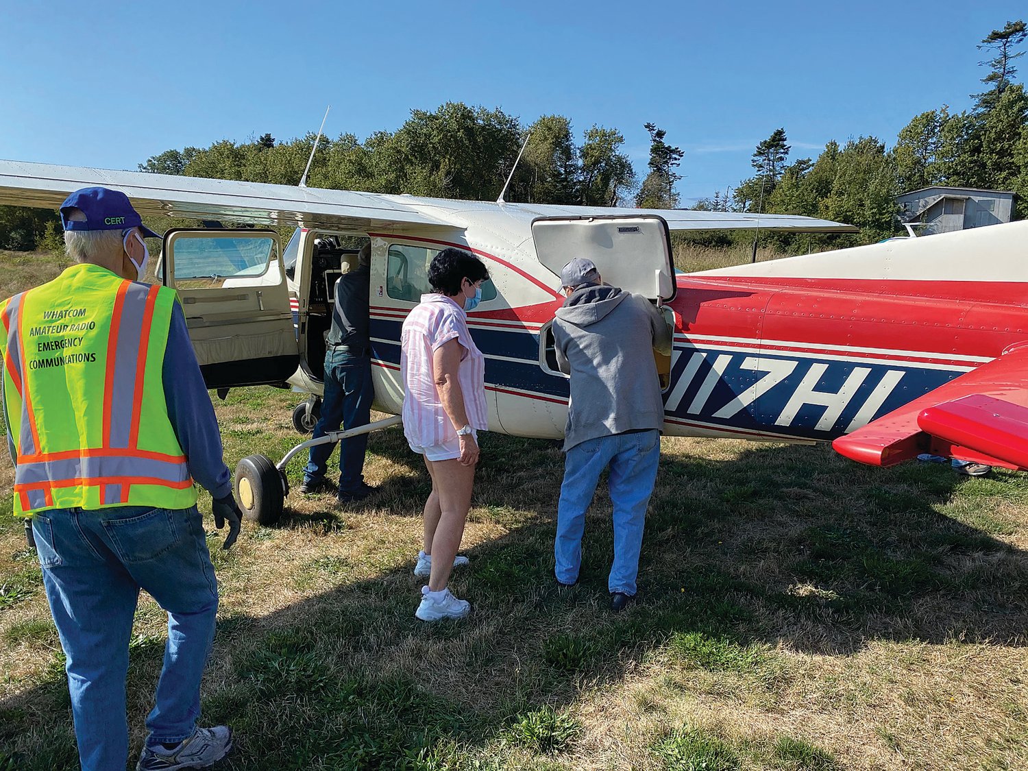 On September 20, the Emergency Volunteer Air Corp flew two planes to Point Roberts as a test run in the event that Point Roberts ever needed emergency supplies during a disaster. They brought in 400 lbs of food for PREP and the Food Bank whose volunteers greeted and offloaded the planes.