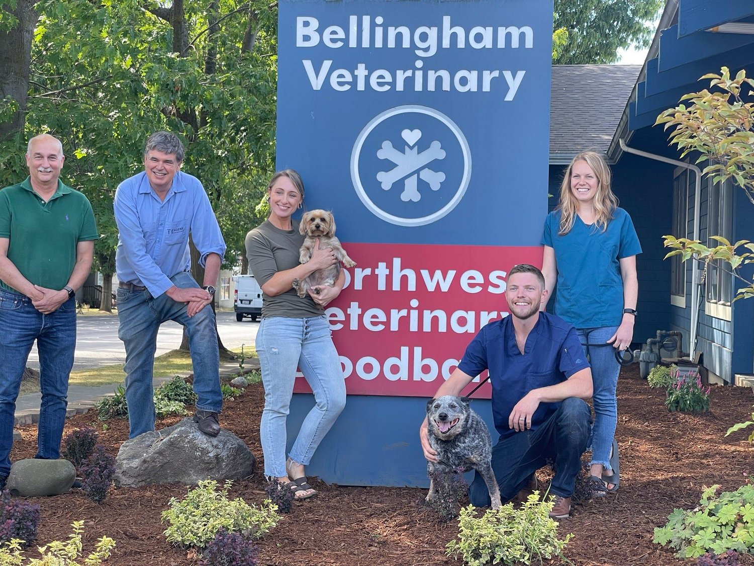 From l; Dr. Edmund Sullivan, Dr. Kevin Steele, Erin Serven and Riley, Wiley, Sebastian and Brittany Grant during the dogs’ playdate on July 18.