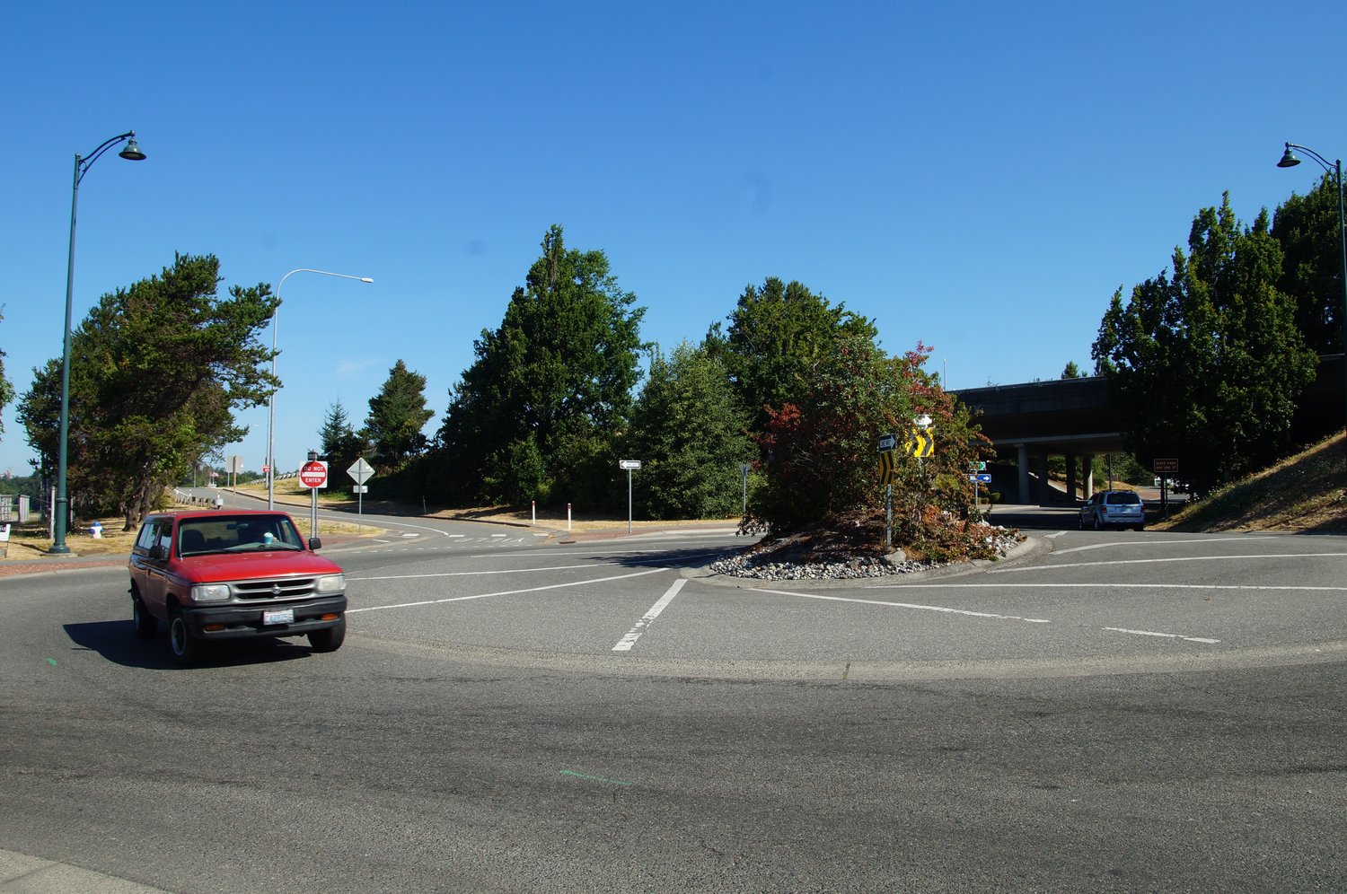 A car navigates the roundabout at Peace Portal and Marine drives.