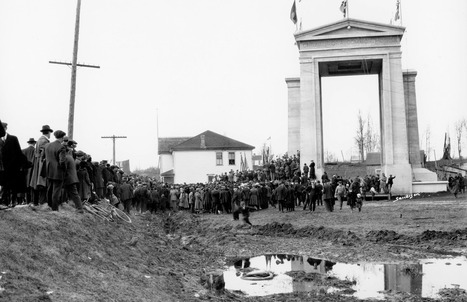 The 1921 Peace Arch dedication ceremony.