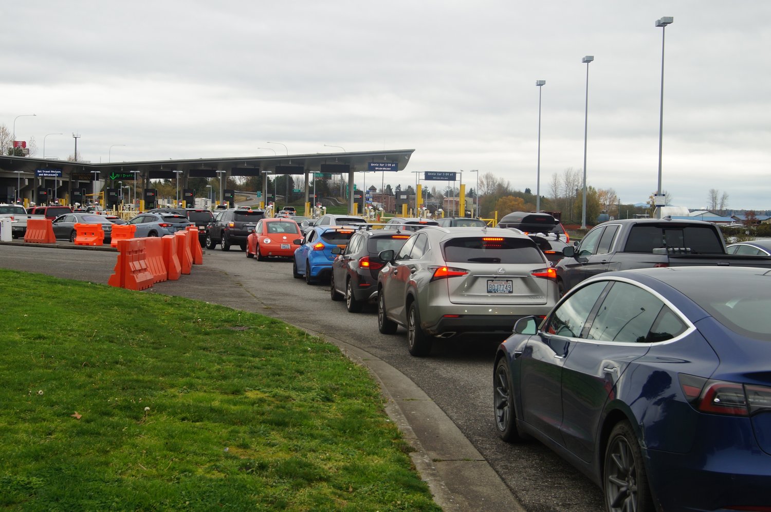 The Peace Arch border crossing had an uptick in vehicles traveling into the U.S. around 10 a.m. on November 11, 2021.