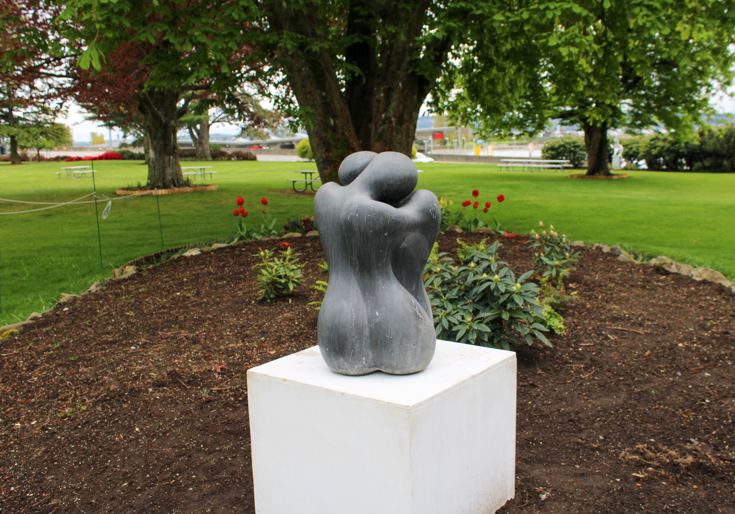 “Ying Yang” by Vancouver artist Viven Chiu displayed during the 2022 Peace Arch Park International Sculpture Exhibition.