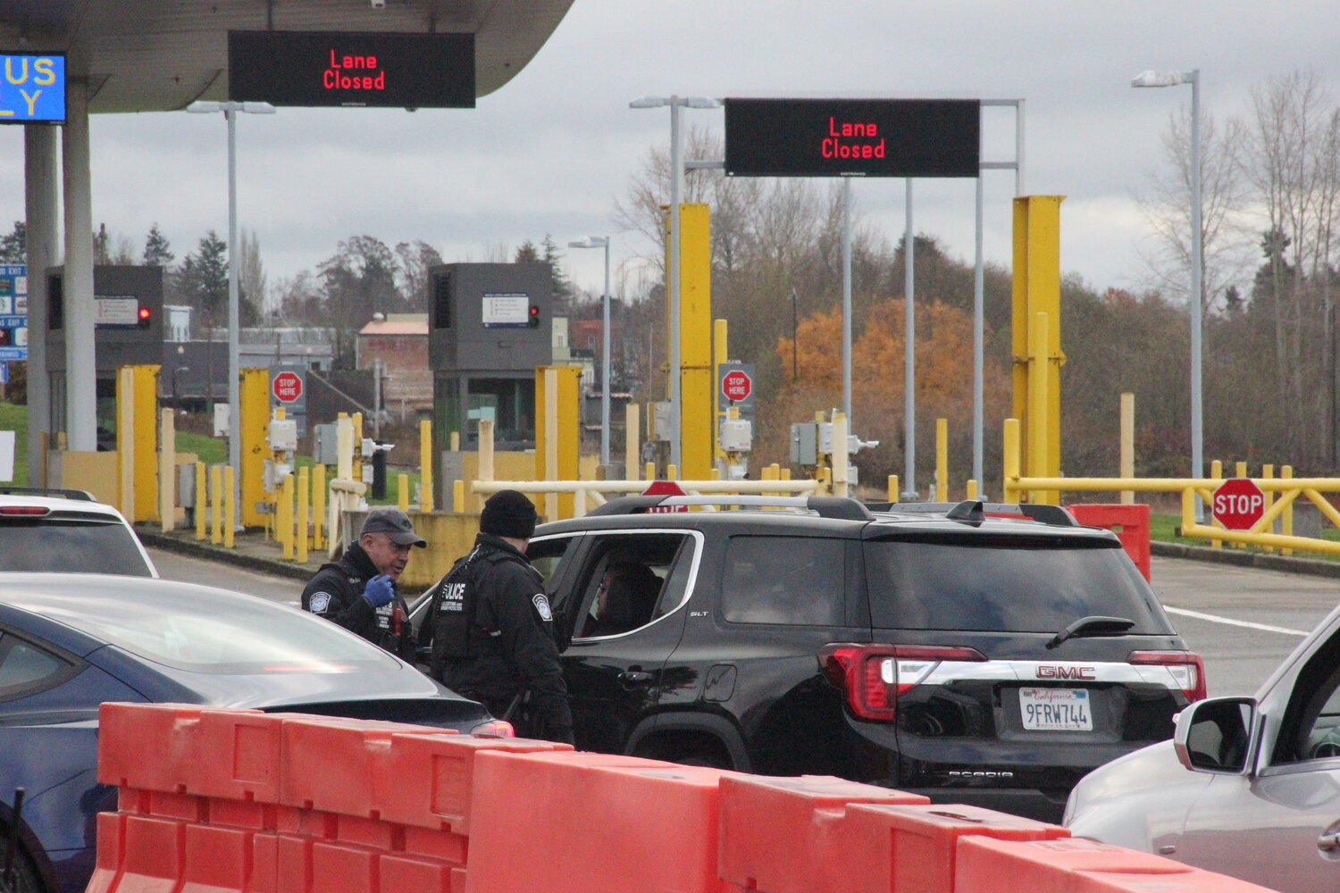 U.S. Customs and Border Protection officers surveilled vehicles entering the U.S. through the Peace Arch port of entry on November 22 in what appears to be additional security following a deadly car explosion at the Rainbow Bridge border crossing in Niagara Falls.