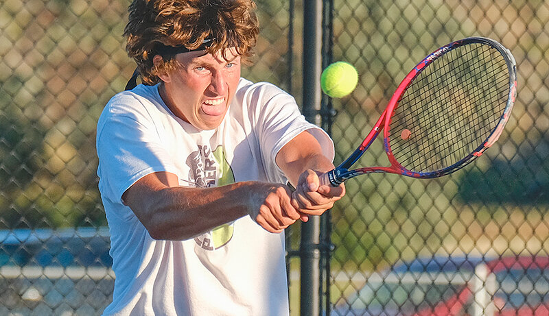 Cade Queen battled and earned a sweep at No. 1 singles against Nick Stewart in Cody last Tuesday. Queen moved to 6-1 heading into the final week of the regular season.