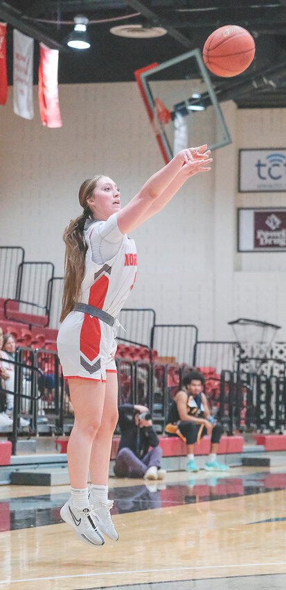 Roxanne Rogers continues to lead the Trapper women early in the season and was named the Heart of a Champion award winner during the Coach Collins Heart of a Champion Memorial Classic last weekend.