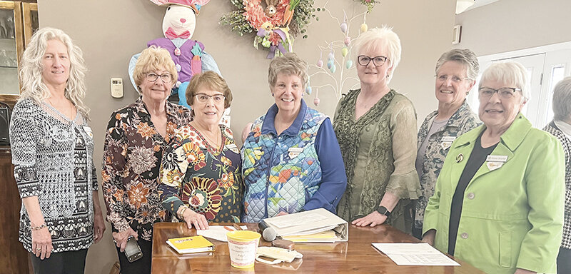Chapter P&nbsp;officers from left: Shelly Graham, Mary Reynolds, Cindy Blevins, Donna Doornbos, LeAnne Kindred, Lee Griffith and Norene Streicher.