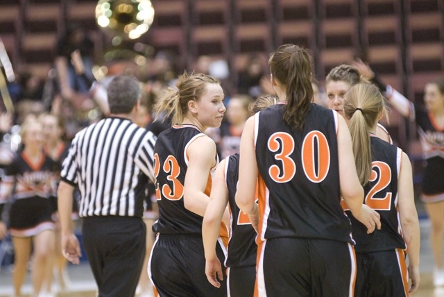 Powell’s Leslie Thronburg (left) talks to her teammates as they walk back toward the bench following a devestating first quarter against Buffalo on Thursday.