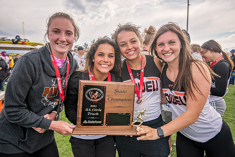 Seniors Hailee Hyde, Emma Karhu, Elsie Spomer and Jozie Simpson pose with the title plaque.