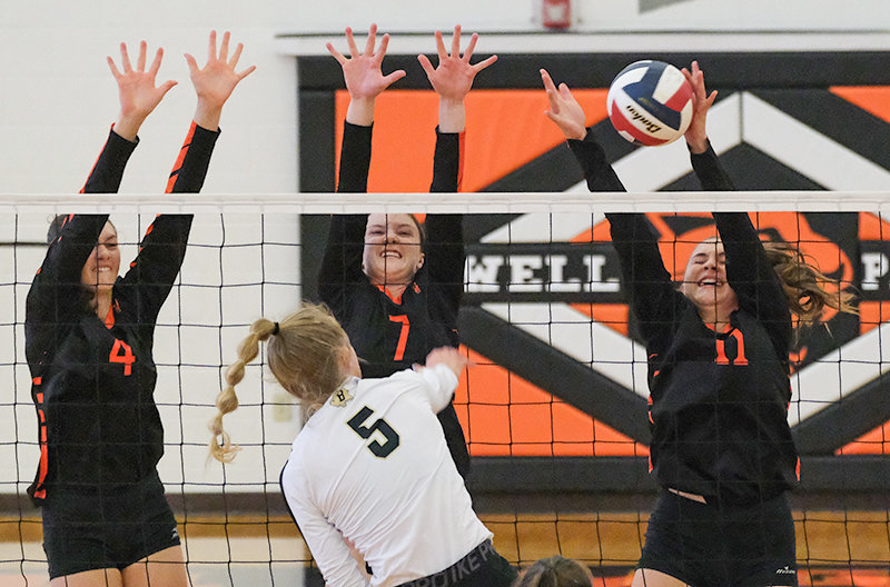 Saige Kidd (left) Waycee Harvey (middle) and Sydney Spomer (right) go up for a block during the Panthers five-set thriller against Buffalo on Saturday.