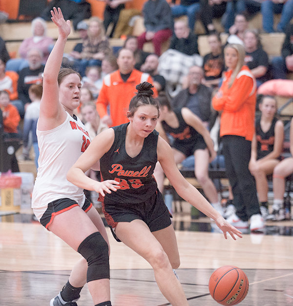 Catelynn Floy drives baseline against a Worland defender during the Panthers’ victory on Saturday.