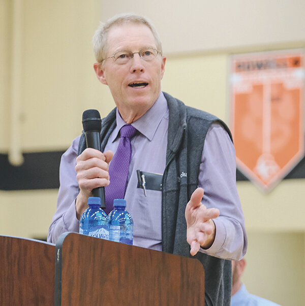 While accepting his award, Estes spoke about the quality of the school district, students and community he has worked with over his decades long career at Powell Middle School.