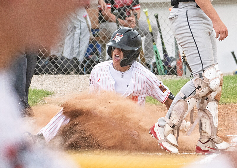 Pioneers split home games