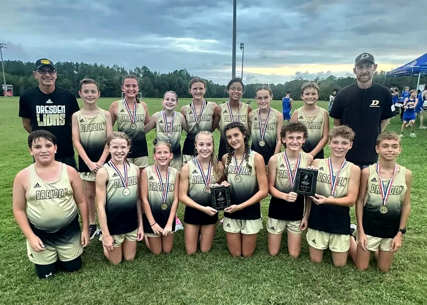 Dresden Middle School XC group photo at Lexington