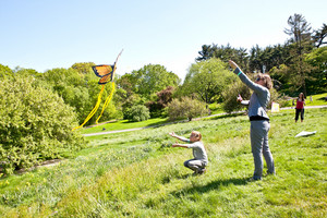 VERONIKA IAGNIUK, 8, and her mom Nataliia Lagniuk learn to fly a kite together during the Mother&rsquo;s Day Garden Party on Daffodil Hill at New York Botanical Garden on Sunday.