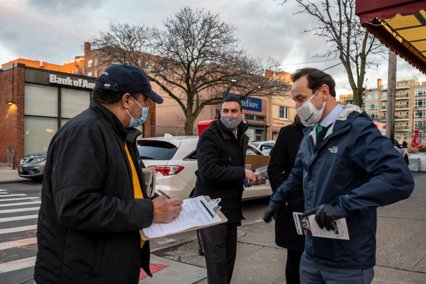 City council candidates Eric Dinowitz and Dan Padernacht took to Johnson Avenue and West 235th Street seeking petition signatures within hours of Mayor Bill de Blasio setting March 23 as the special election date to replace Bronx Supreme Court judge Andrew Cohen on the city council.