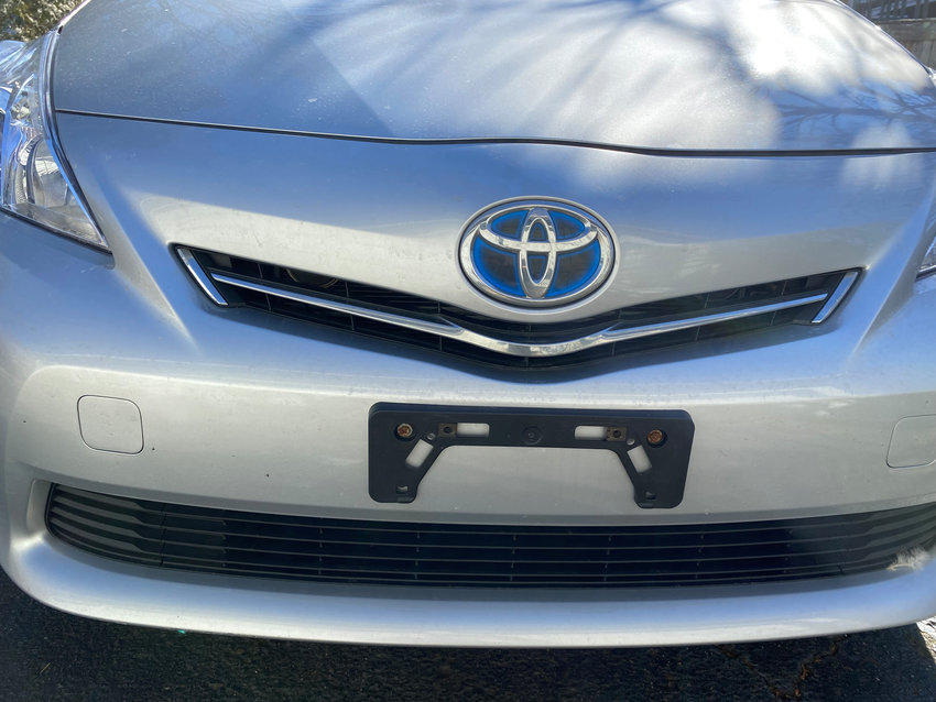 Thieves have been stealing at least one license plate from vehicles in greater Riverdale, according to police. Residents near the Henry Hudson Parkway in Riverdale claim about 50 cars were hit between Feb. 8-10.
