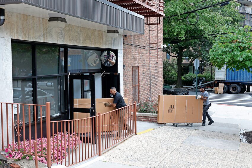 Overlook Manor, once a dormitory for Manhattan College, has long been the subject of heated community discussions regarding a potential migrant or homeless shelter.