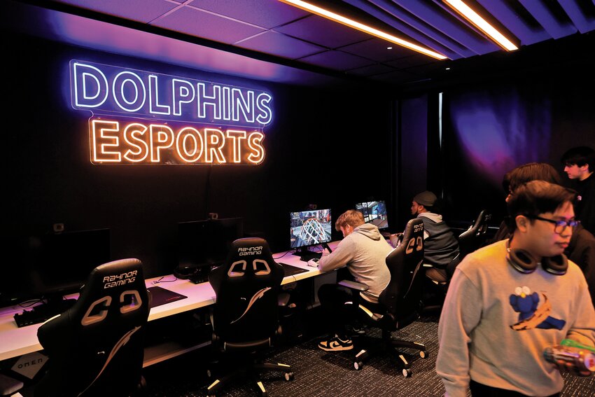UMSV students get into gaming mode at the university&rsquo;s new ESPORTS facility.