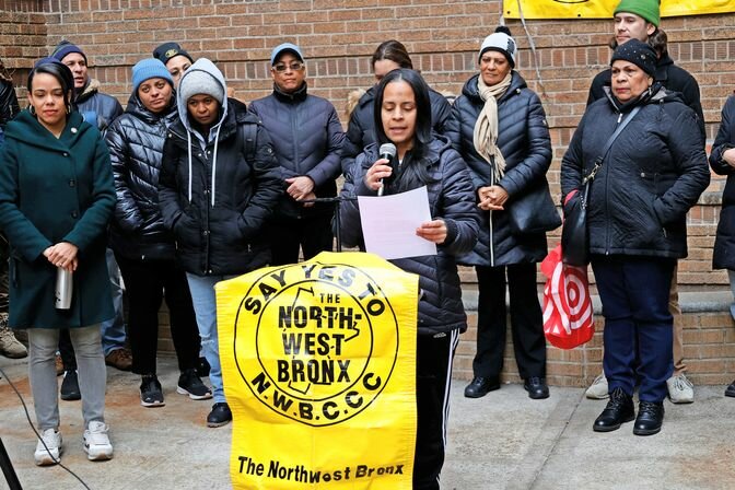 Yeniset Estrella, a longtime resident at 2770-2780 Kingsbridge Terrace, spoke about the lack of repairs lacking under Steve Finkelstein&rsquo;s ownership.
