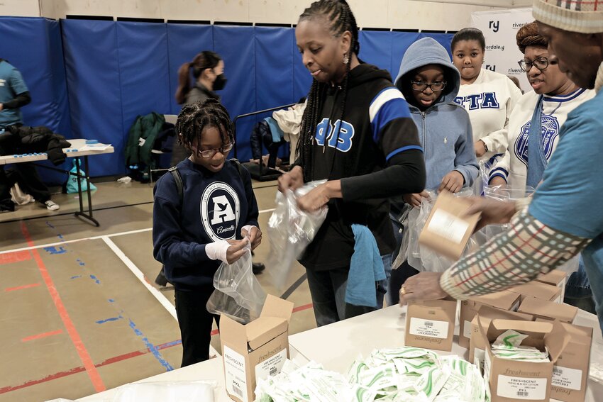In 2024, student volunteers helped create hygiene kits at the Riverdale Y during the annual MLK Day of Service.
local migrants who were placed in shelters throughout NYC.