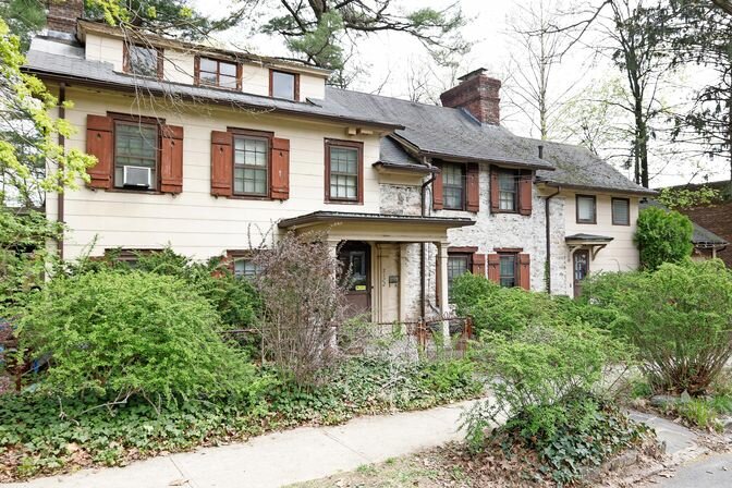 Rumoured to be the oldest house in the Bronx, the stone portion of the home dates back to the 1700s.