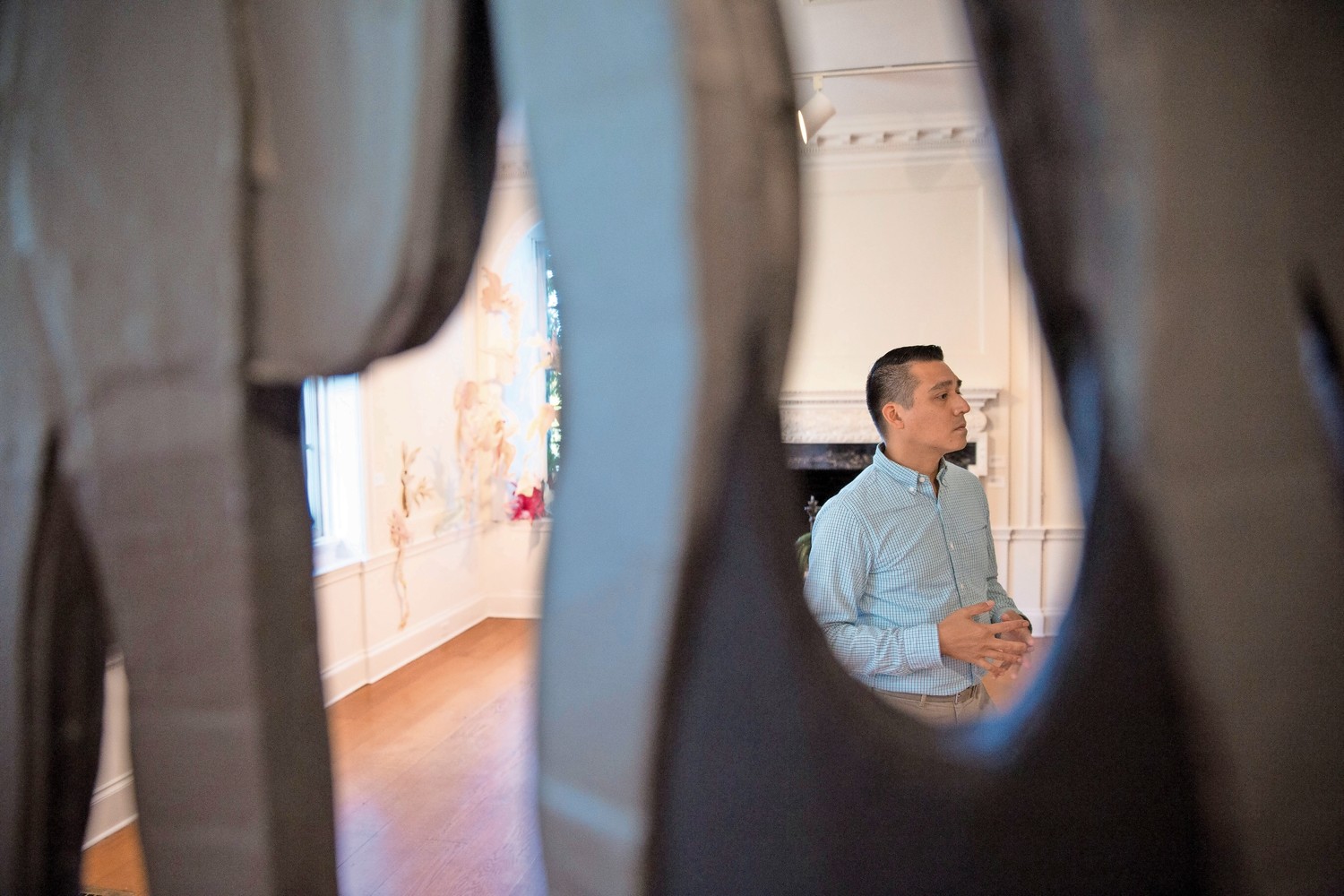 Standing behind an installation by artist Amie Cunat, Gabriel de Guzman — Wave Hill’s Glyndor Gallery curator — talks about garden-related works created by New York artists for the Sunroom Project Space’s 10th anniversary ‘Call & Response’ exhibition. 