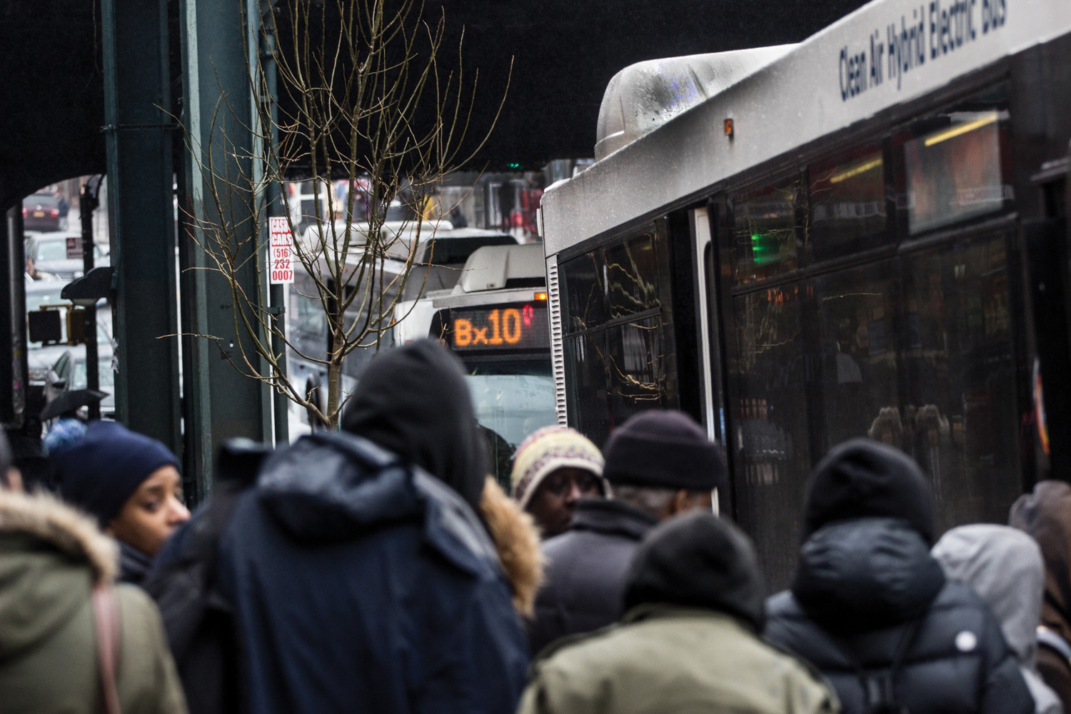 Riders press together to get onto a Bx7 bus as a Bx10 arrives at West 231st Street and Broadway last year. Gov. Andrew Cuomo’s Fix NYC advisory panel released a congestion pricing plan that would affect more than 5 percent of residents in Riverdale and Kingsbridge.