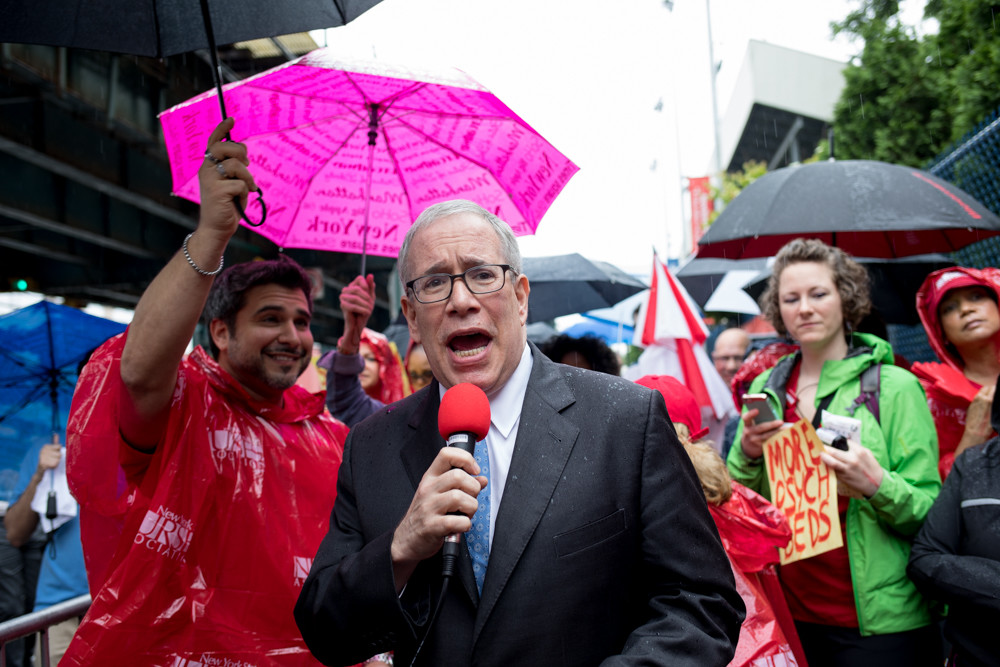 City comptroller Scott Stringer speaks out against New York-Presbyterian’s plan to decertify 30 beds in the psychiatric ward of the Allen Hospital at a June 13 rally or-ganized by the New York State Nurses Association.