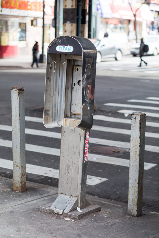 A defunct pay phone near 5571 Broadway might totally disappear with a LinkNYC kiosk taking its place in the not-too-distant future, said Community Board 8 traffic and transportation committee chair Dan Padernacht. The kiosks would offer a range of services — including free Wi-Fi and smartphone charging — but they’ve also given rise to controversy over reportedly salacious material accessed on the structures’ tablet-based web browsers — which the company removed in 2016 after receiving complaints.