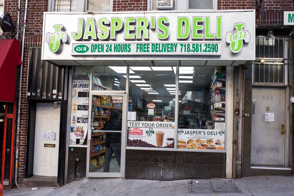 Jasper’s Deli on West 238th Street made the switch from plastic foam to a different kind of plastic food packaging around six months ago. Owner Jay Aowas figured he’d get out ahead of the city’s ban on foam food packaging that took effect Jan. 1. While not all eatery owners are ahead of the curve like Aowas, they’ll have a six-month warning period to figure out alternatives before the city starts issuing fines next July.
