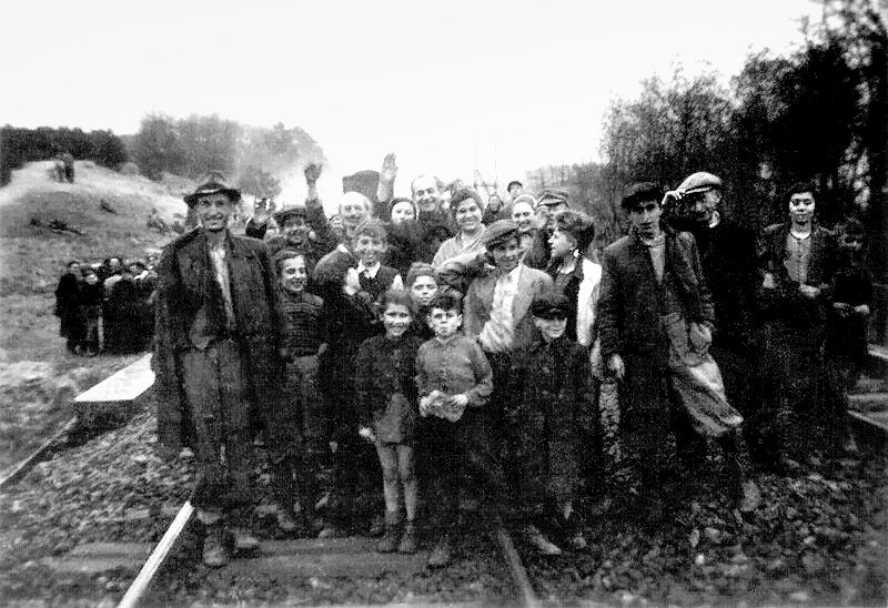 Though many could barely stand because of disease malnutrition, survivors from the train posed happily to show their gratitude to the soldiers who had liberated them.