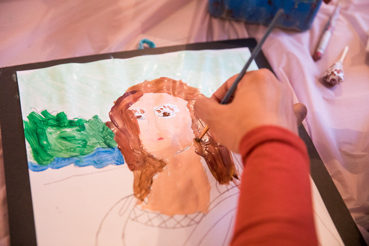 One of the goals during a recent painting workshop at Yo-Burger on Riverdale Avenue was to re-create the Mona Lisa. Children had a drawing of the painting to work from, which was provided by artist Cathy Sanacore.