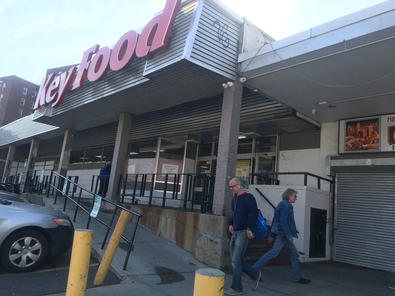 Rumors are circulating again that Key Food in North Riverdale is closing, this time in the middle of a coronavirus pandemic. Councilman Andrew Cohen and Assemblyman Jeffrey Dinowitz are trying to prevent that, at least until society normalizes again.