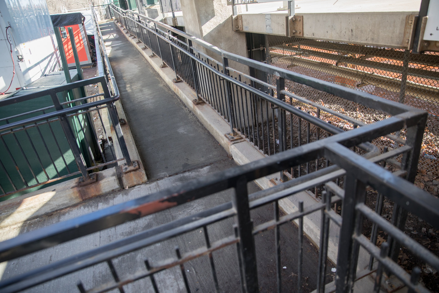 The Spuyten Duyvil Metro-North station’s only point of access for those with disabilities is a ramp from the northbound platform to the street. The Manhattan-bound platform is only accessible via stairs, as the station lacks an elevator.