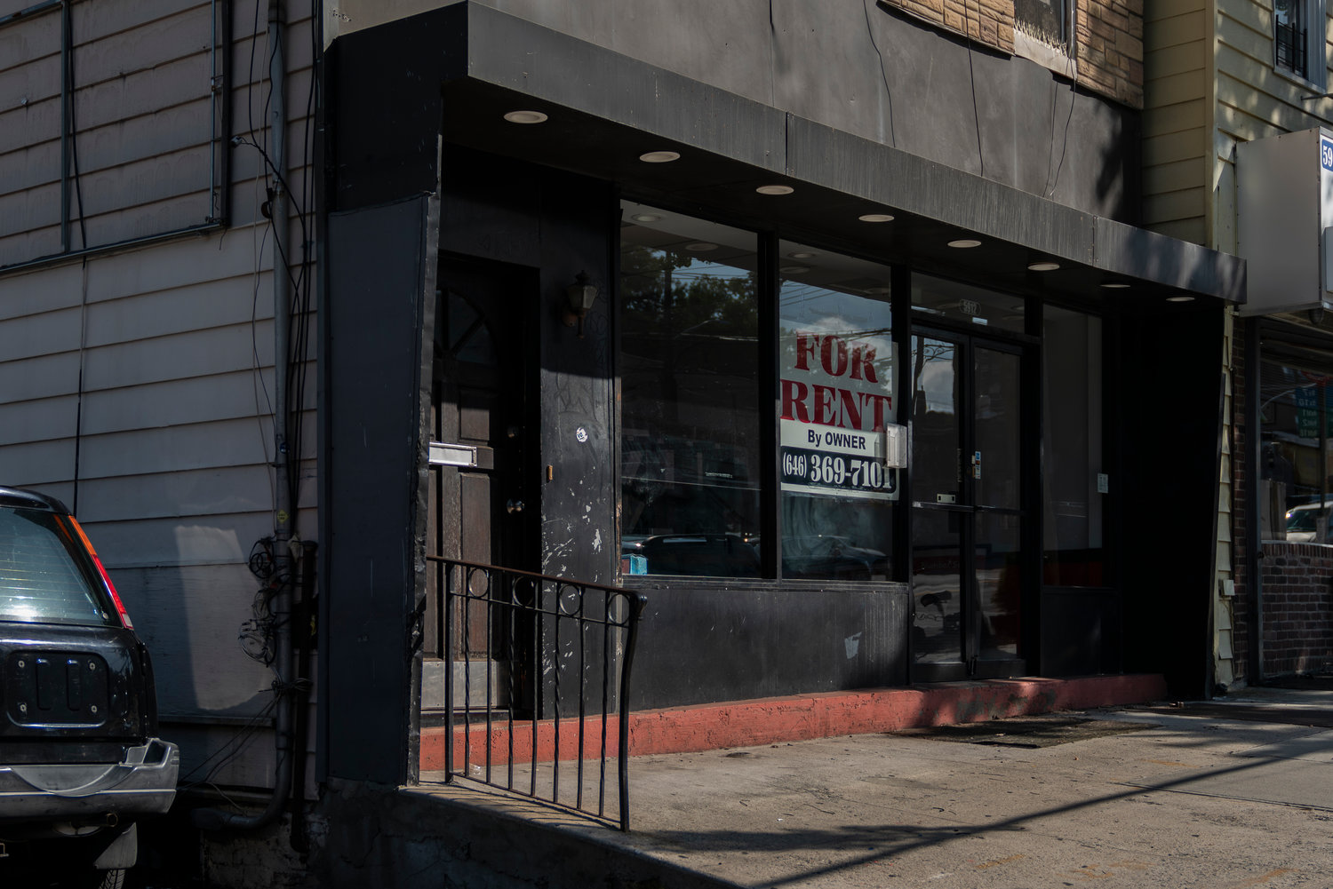 While Kumon may have just relocated, Mathnasium nearby was not as lucky. It closed its Riverdale Avenue doors in the wake of the coronavirus pandemic, leaving the space for rent
