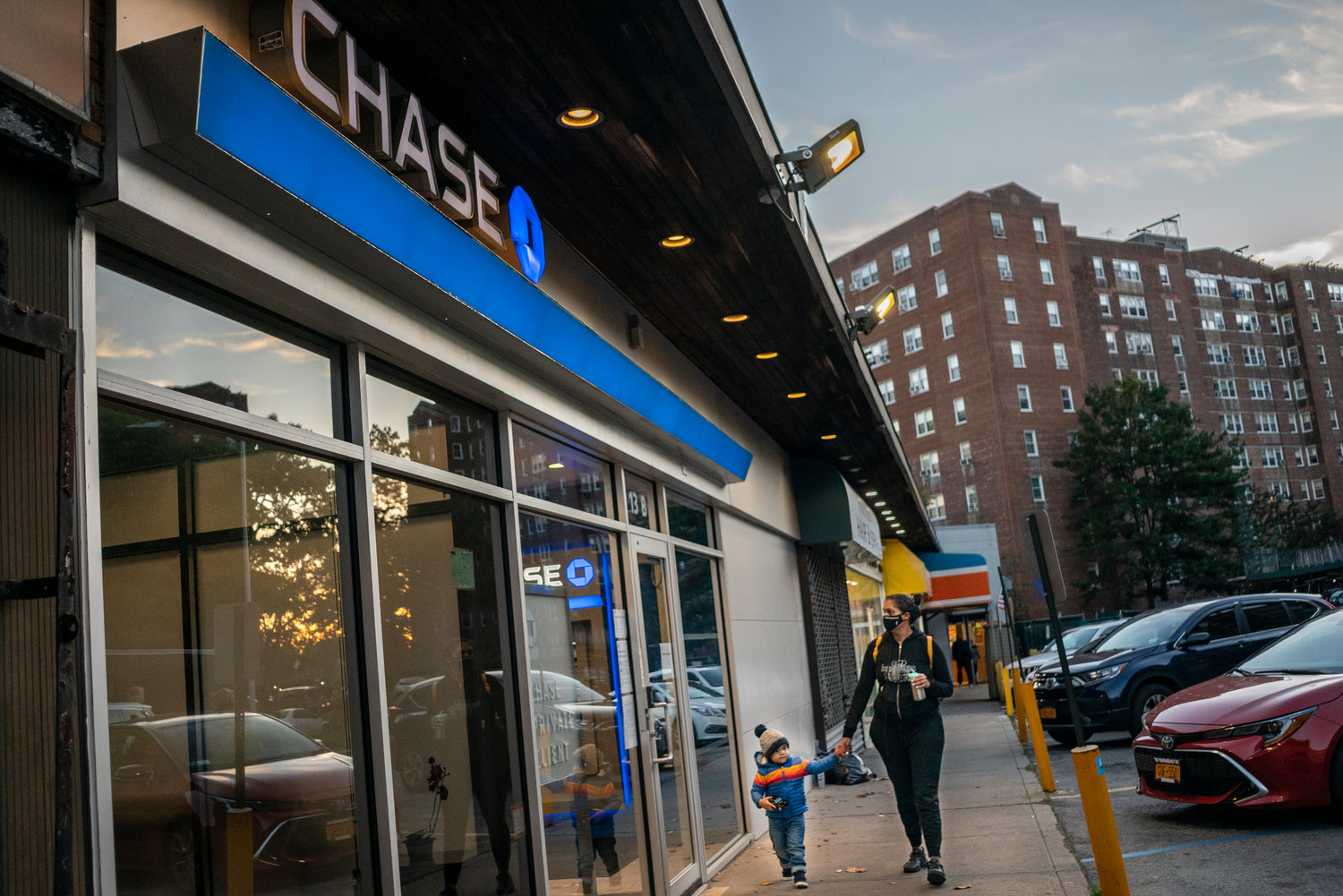 What impact can one branch of a national bank have on a neighborhood? Quite a big one, apparently. After Chase Bank customers in Knolls Crescent received notice that location would close later this year, politicians and neighbors have banded together, asking them to stay open.