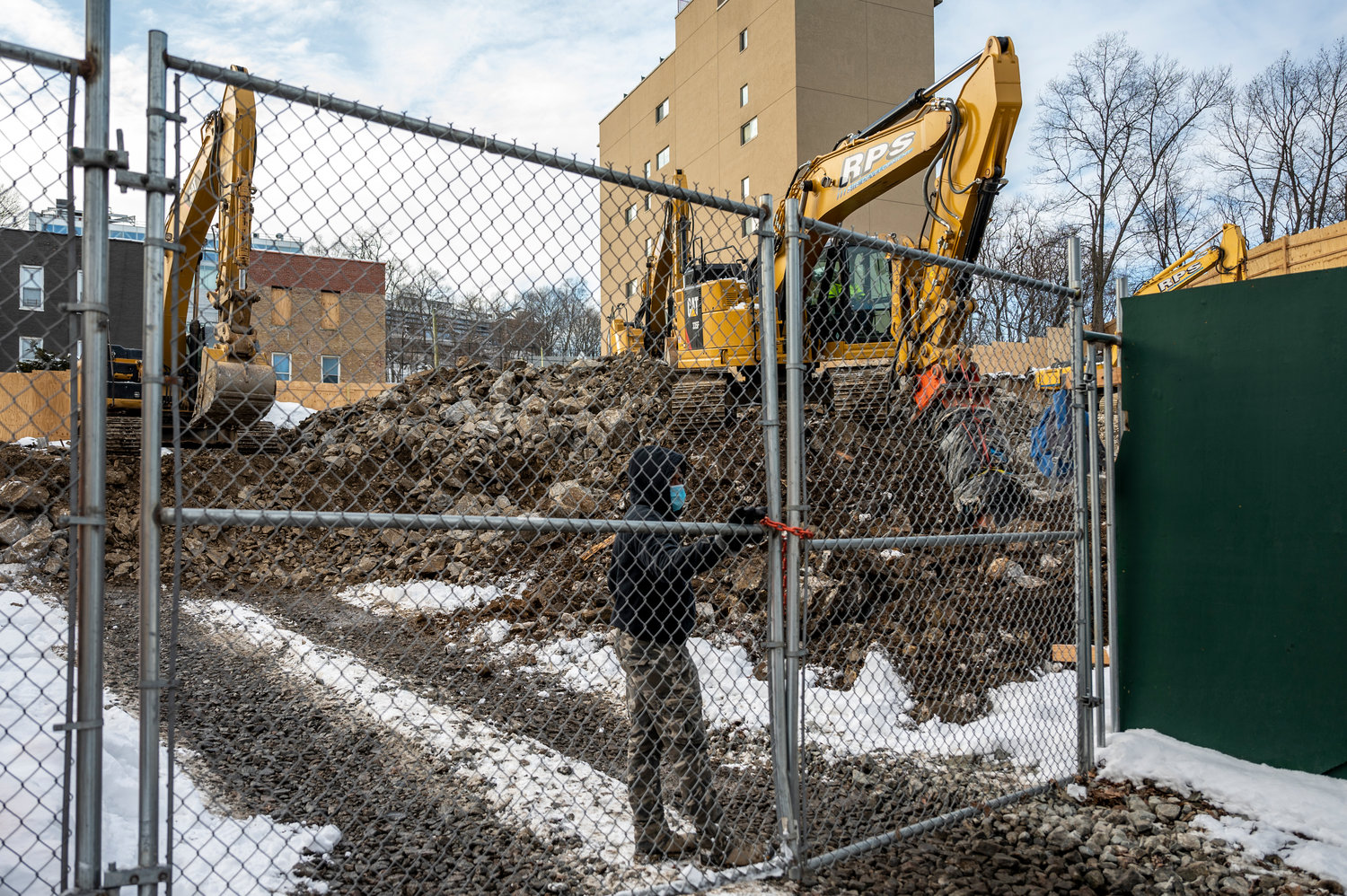 Rock chipping is expected to continue for some weeks at 5278 Post Road, where Stagg Group is erecting a seven-story residential building. Yet, for the most part, neighbors have offered few complaints.