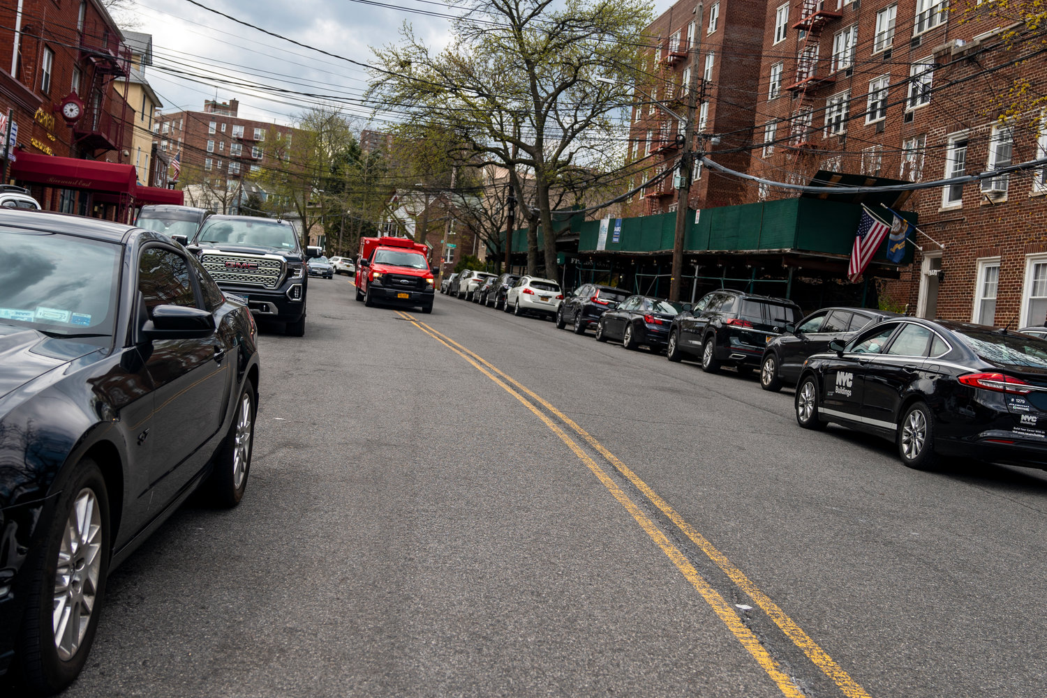 The question addressed to Community Board 8’s traffic and transportation committee: Should the neighborhood prioritize bicycle lanes or double-parking? And while the committee established double-parking was still illegal, bike riders didn’t fare well, as the committee struck down bike lanes on Mosholu Avenue.