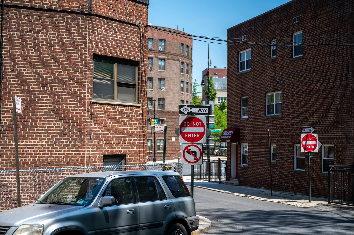There was once a yellow caution light at the Stevenson Place and Van Cortlandt Avenue West intersection, but it hasn’t been replaced. One Van Cortlandt Village neighbor hopes it will be reinstalled, along with his other requests for additional traffic safety measures.