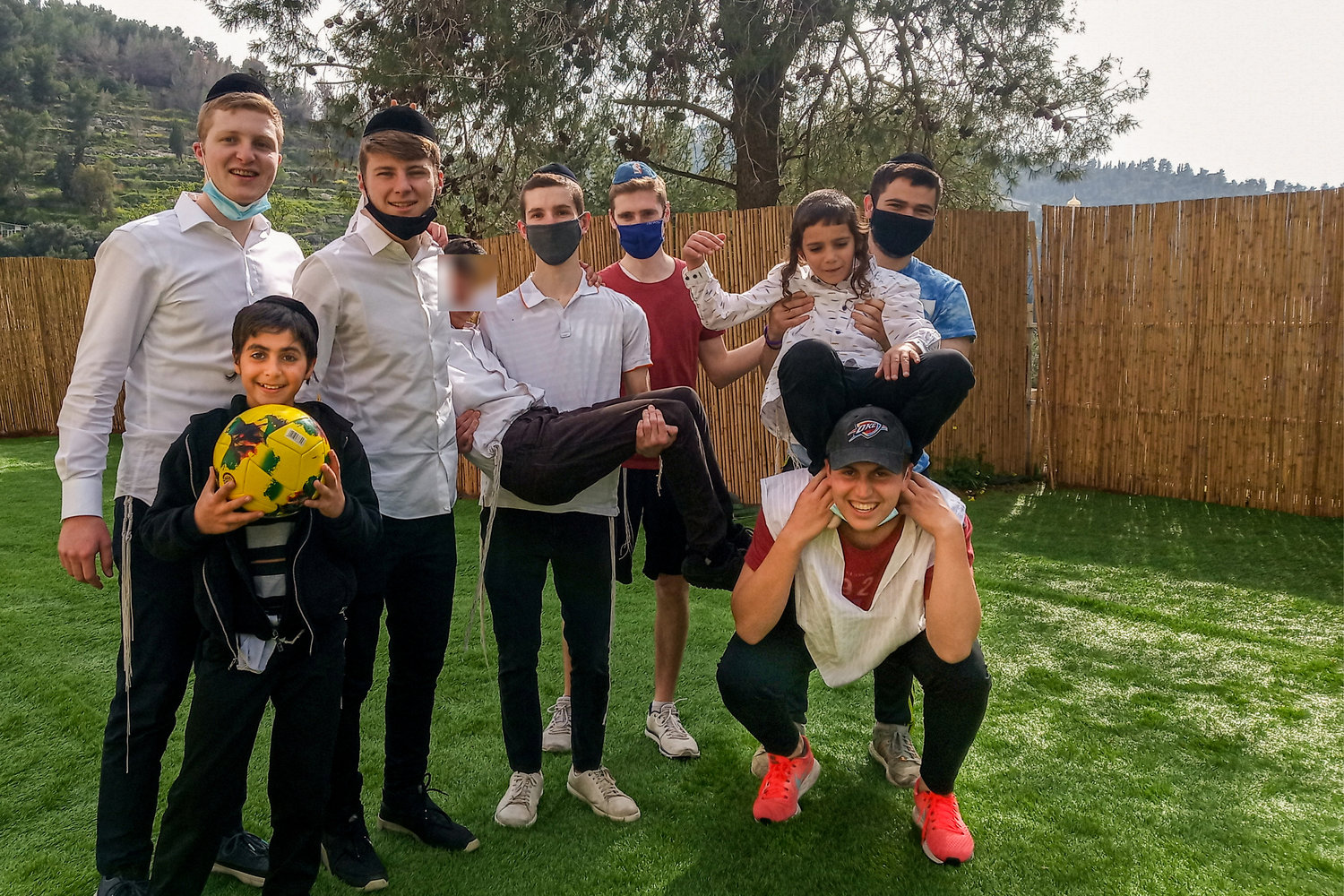 Avi Kroll, a former student at SAR High School, has volunteered in many places, but most recently traveled to Israel to help out the Sanhedria Children’s Home. Kroll hosted a ‘sports day’ for the kids at the home over the most recent Passover holiday, giving them a chance to fill their day with soccer.